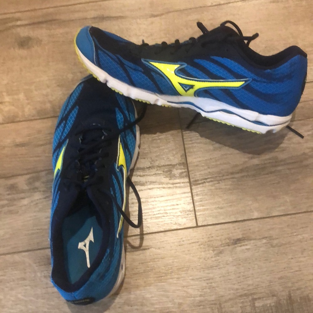 Mizuno running shoes